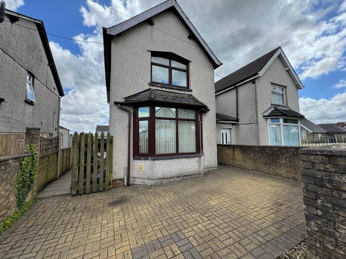 2 Bedroom Semi-Detached House To Rent In Central Avenue, Cefn Fforest, Blackwood, NP12