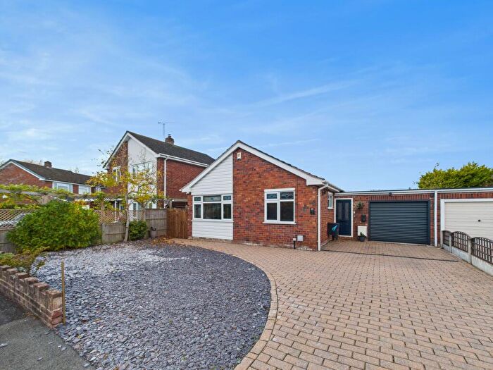 3 Bedroom Link Detached House For Sale In Oulton Avenue, Upton, CH2
