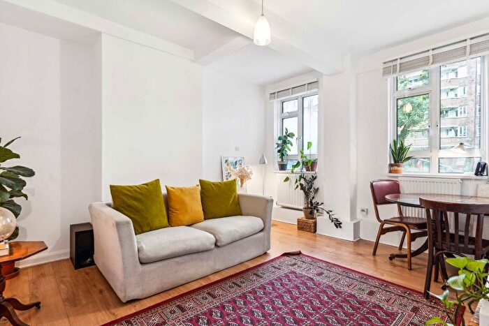 3 Bedroom Flat To Rent In King Henrys Road, London, NW3