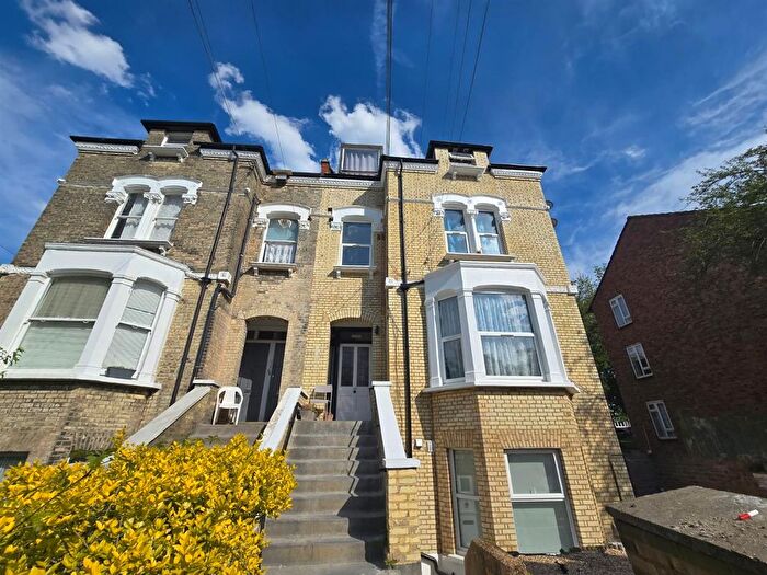 Studio To Rent In Hopton Road, London, SW16