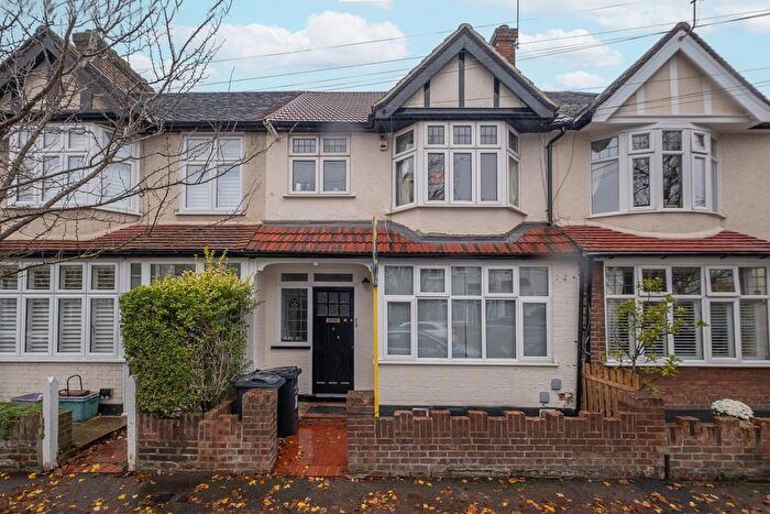 1 Bedroom Flat To Rent In Gore Road, London, SW20