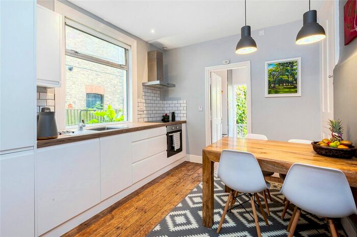 1 Bedroom Flat To Rent In Fallsbrook Road, Furzedown, London, SW16