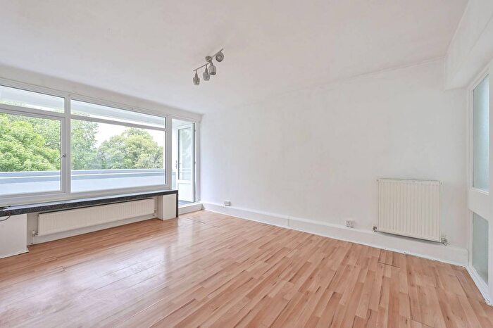 2 Bedroom Flat To Rent In Tangley Grove, Roehampton, London, SW15