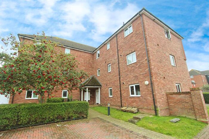 2 Bedroom Flat For Sale In Limehouse Court, Sittingbourne, Kent, ME10
