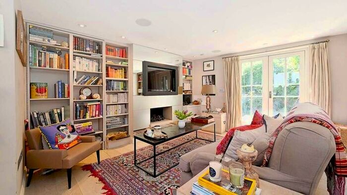 2 Bedroom Mews To Rent In Cresswell Place, London, SW10