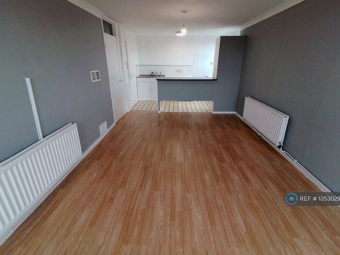 2 Bedroom Flat To Rent In Bryant Street, Chatham, ME4