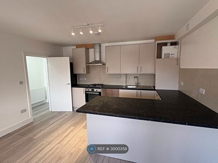 2 Bedroom Flat To Rent In High Street, Waltham Cross, EN8