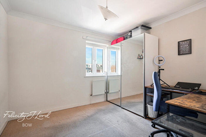 2 Bedroom Flat For Sale In St Pauls Way, London, E3
