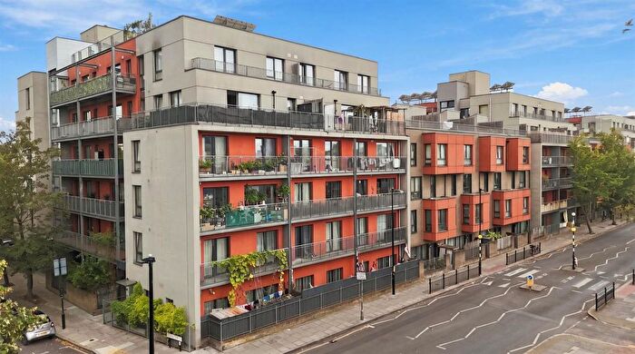 4 Bedroom Flat For Sale In Jacquard Court, Bishops Way, Bethnal Green, E2