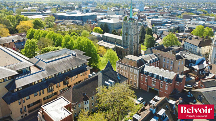 1 Bedroom Flat For Sale In Cathedral Walk, City Centre, Chelmsford, Essex, CM1
