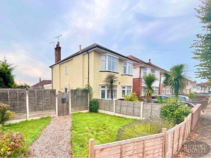 2 Bedroom Flat For Sale In Iford, Bournemouth, BH6