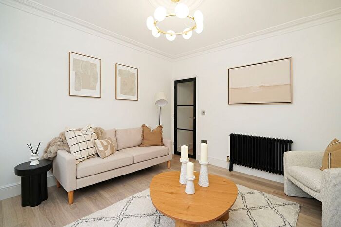 3 Bedroom Terraced House For Sale In Tyzack Road, Sheffield, S8