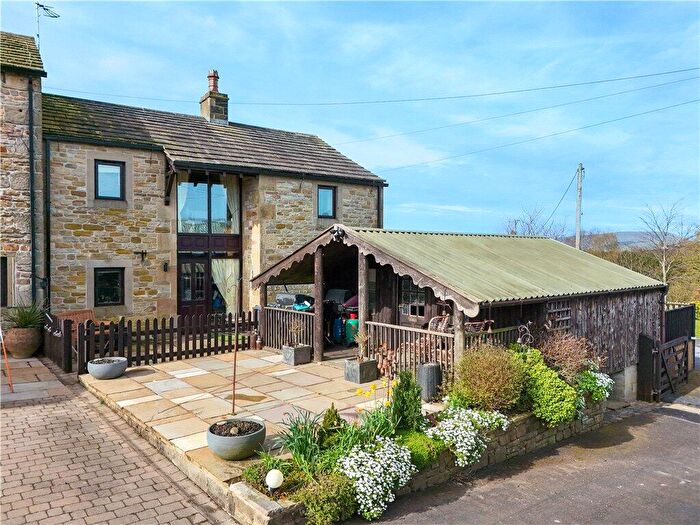 2 Bedroom Semi-Detached House For Sale In Coal Pit Lane, Colne, BB8