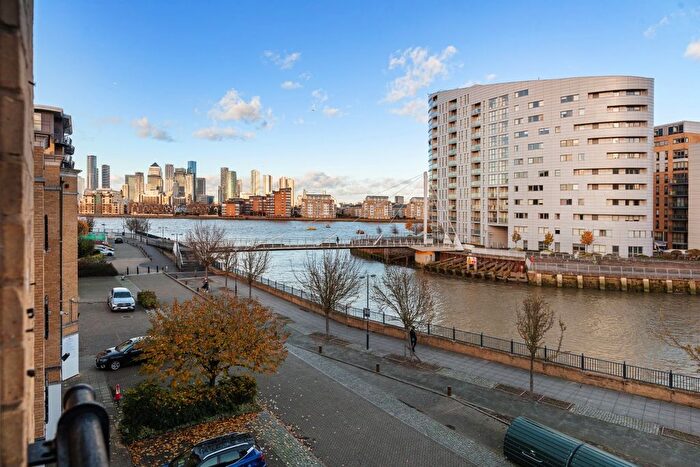 2 Bedroom Flat For Sale In Glaisher Street, London, SE8