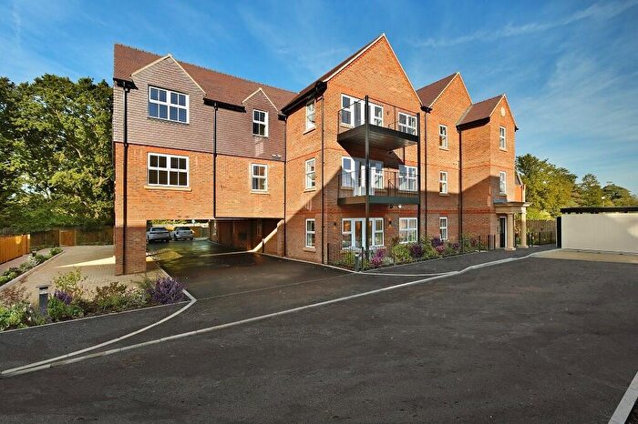 2 Bedroom Apartment For Sale In Hatch Lane, Windsor, SL4