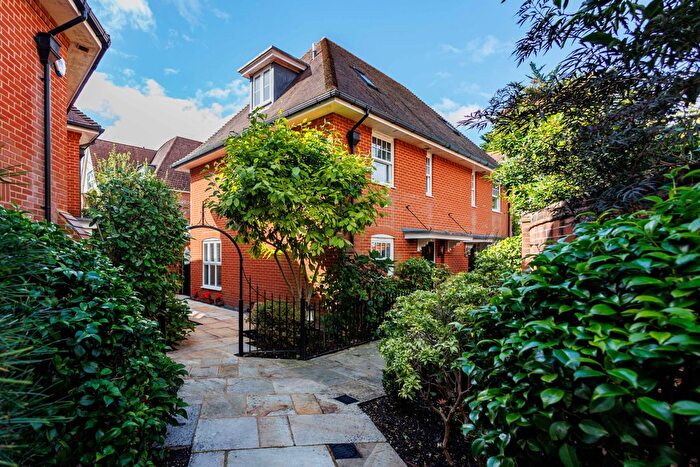 3 Bedroom Town House To Rent In Baillie Park, - Forest Road, Branksome Park, BH13