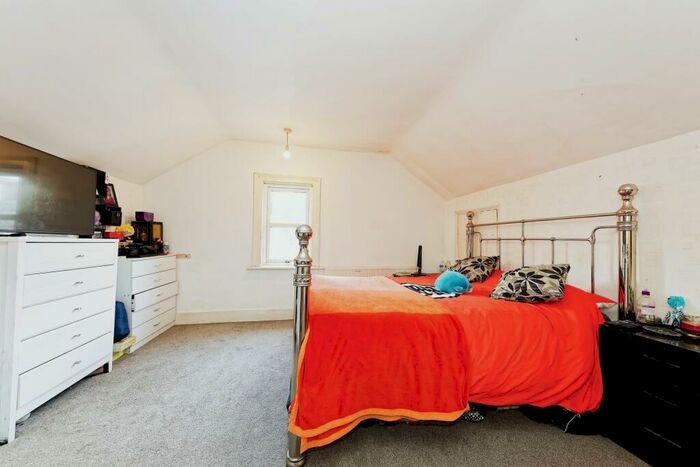 Maisonette For Sale In Church Road, Dover, Kent, CT17