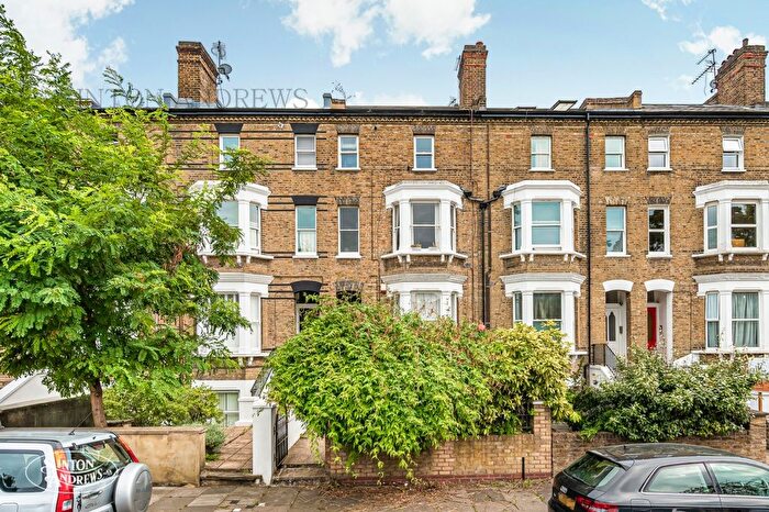 2 Bedroom Flat For Sale In Grange Park, Ealing, W5