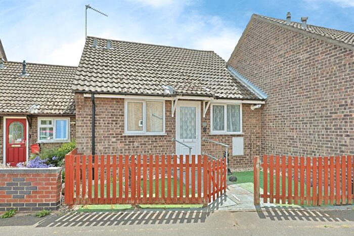 2 Bedroom Terraced Bungalow For Sale In Nursery Close, Norwich, NR6