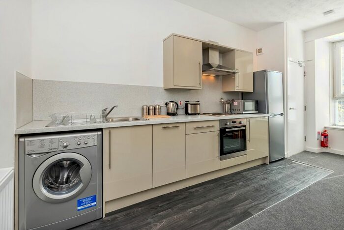 2 Bedroom Flat To Rent In Pitfour Street, West End, Dundee, DD2