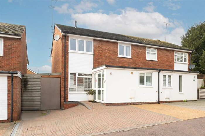 3 Bedroom Semi Detached House For Sale In Canham Close, Kimpton, SG4