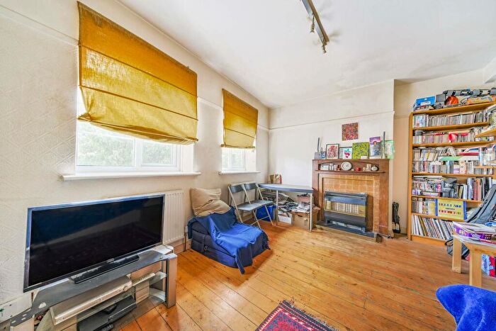 1 Bedroom Flat For Sale In Hanley Road, Stroud Green, London, N4