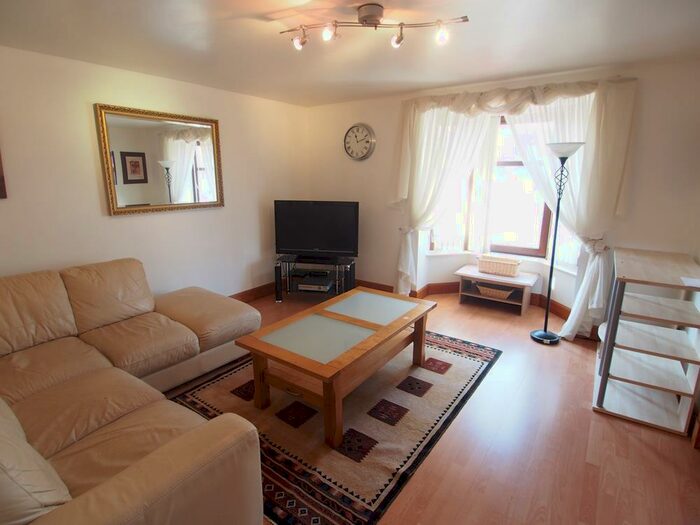 2 Bedroom Flat To Rent In Farmers Hall, Second Floor, AB25