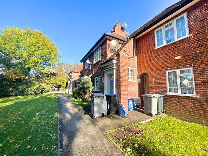 2 Bedroom Ground Maisonette For Sale In Brookfield Court, Gooseacre Lane, Harrow, Greater London, HA3
