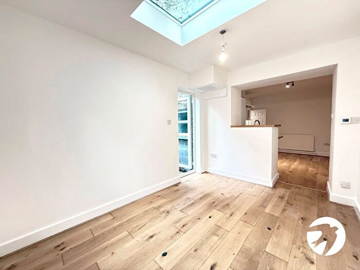 2 Bedroom Flat For Sale In Cressingham Road, London, SE13