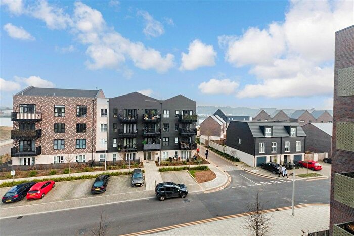 2 Bedroom Flat For Sale In Glenway Road, Rochester, Kent, ME1