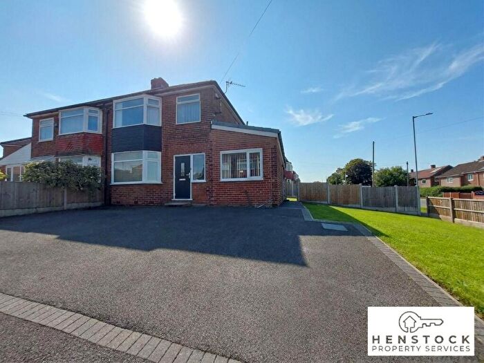 3 Bedroom Semi-Detached House For Sale In Broomfield Crescent, Middleton, Manchester, M24