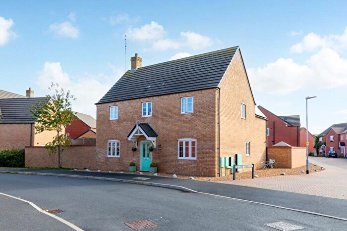 4 Bedroom Detached House For Sale In Lime Tree Corner, Cranfield, Central Bedfordshire, MK43