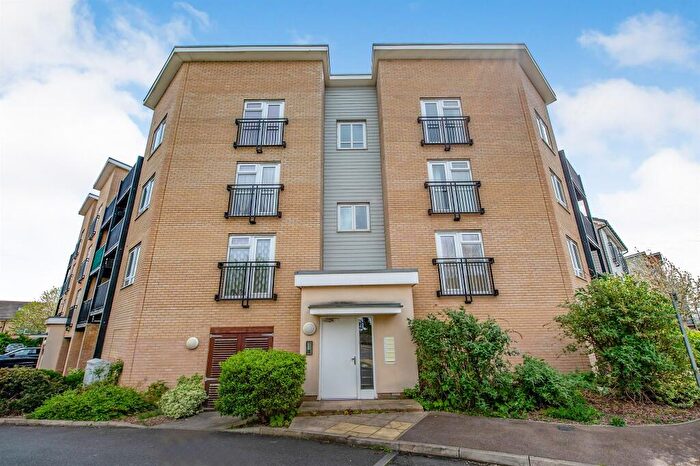 2 Bedroom Flat For Sale In The Chase, Grays, RM20