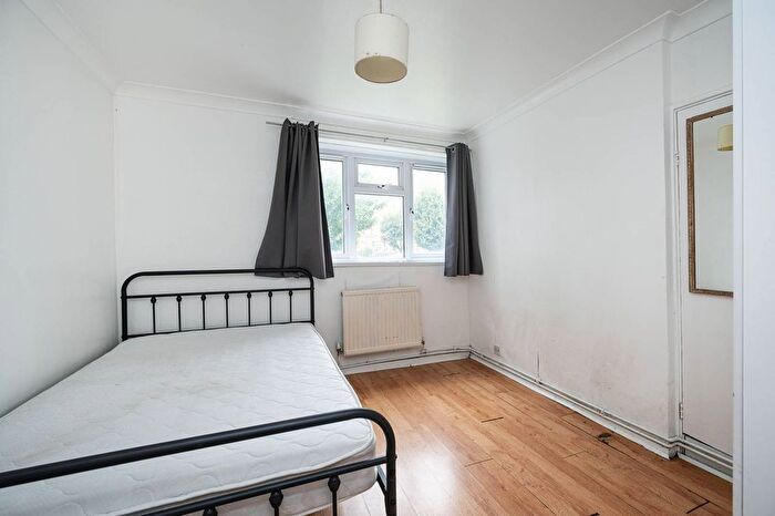 4 Bedroom Flat To Rent In Christian Street, Whitechapel, London, E1