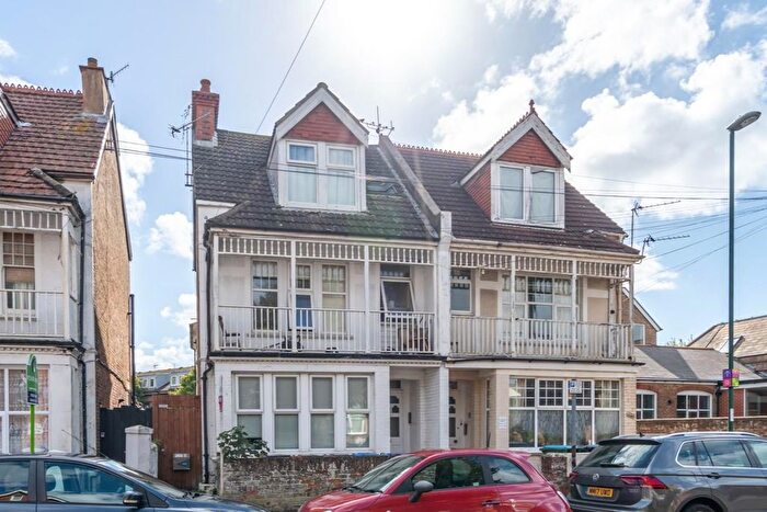 1 Bedroom Flat For Sale In Canada Grove, Bognor Regis, PO21