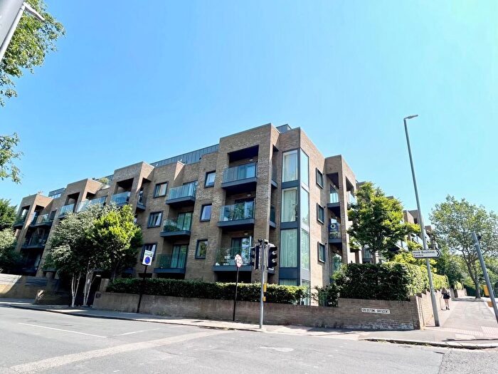 1 Bedroom Apartment To Rent In Hove Park Gardens, Hove, BN3