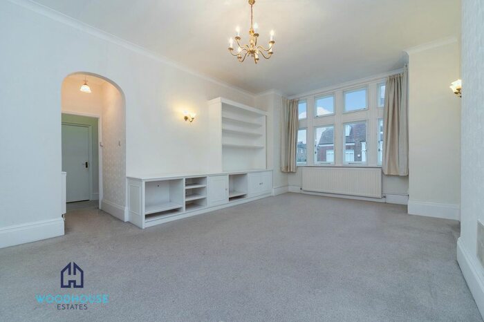 2 Bedroom Flat To Rent In Crediton Hill, London, NW6