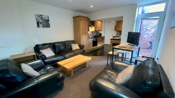 3 Bedroom Property To Rent In Myrtle Grove, Newcastle Upon Tyne, NE2