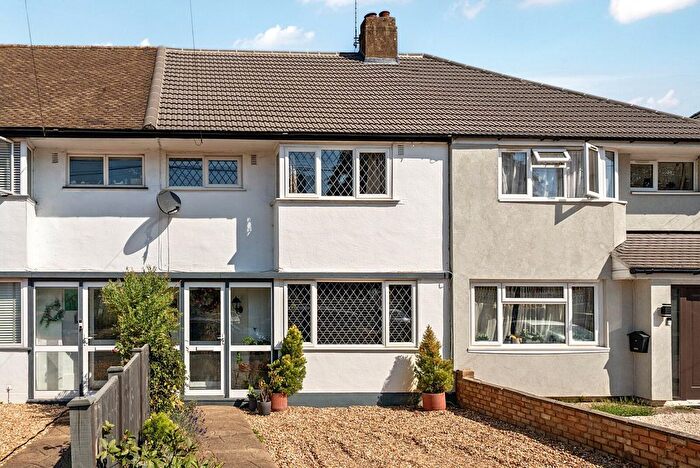 3 Bedroom Terraced House For Sale In Heathcroft Avenue, Sunbury-On-Thames, TW16