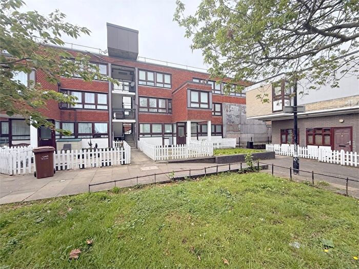 4 Bedroom Maisonette To Rent In Carlton Grove, Peckham, London, SE15