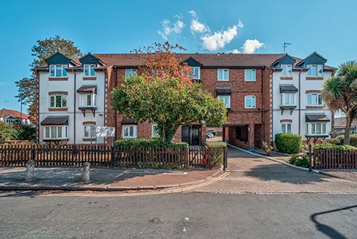 2 Bedroom Flat To Rent In Eskdale Avenue, Northolt, UB5
