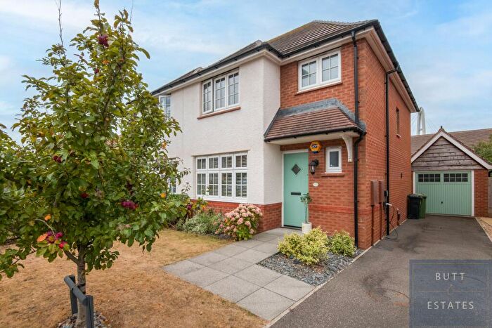 3 Bedroom Semi-Detached House For Sale In Bishops Way, Exeter, EX2