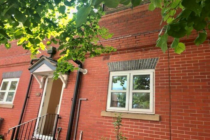 1 Bedroom Flat To Rent In Urmston, Manchester, M41