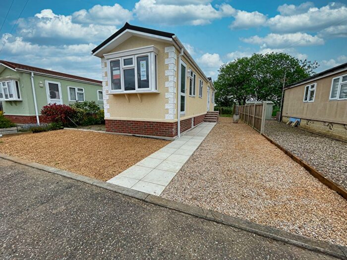 2 Bedroom Mobile/park Home For Sale In Woodland View, Stratton Strawless, Norwich, NR10