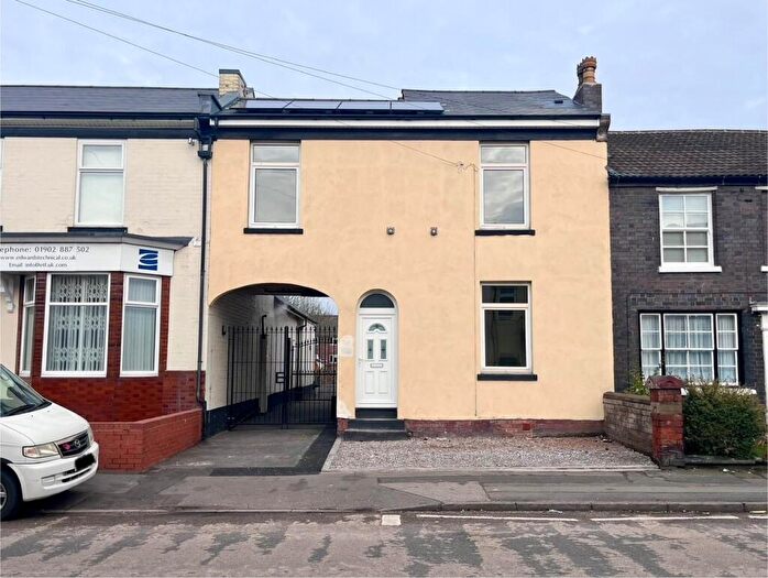 3 Bedroom House To Rent In Sedgley Road, Dudley, DY1