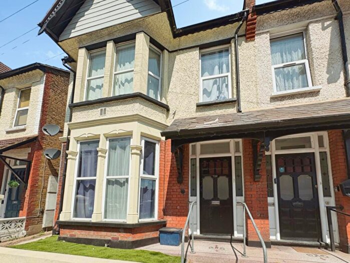 2 Bedroom Flat To Rent In Southchurch Road, Southend-On-Sea, SS1