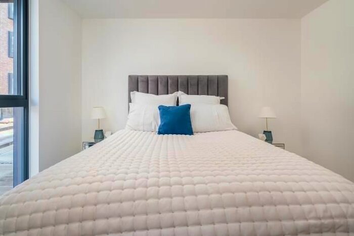 2 Bedroom Flat To Rent In High Wycombe, Buckinghamshire, HP11