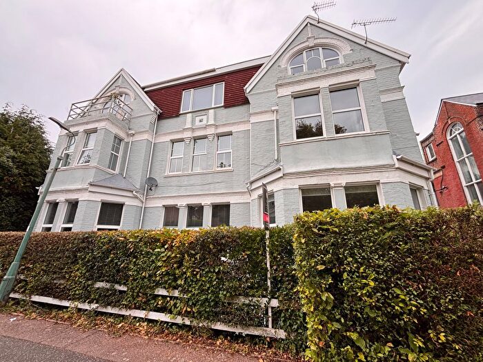 2 Bedroom Flat To Rent In Pine Tree Glen, Bournemouth, BH4