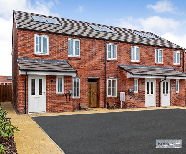 2 Bedroom End Of Terrace House To Rent In Sika Avenue, Rothwell, NN14