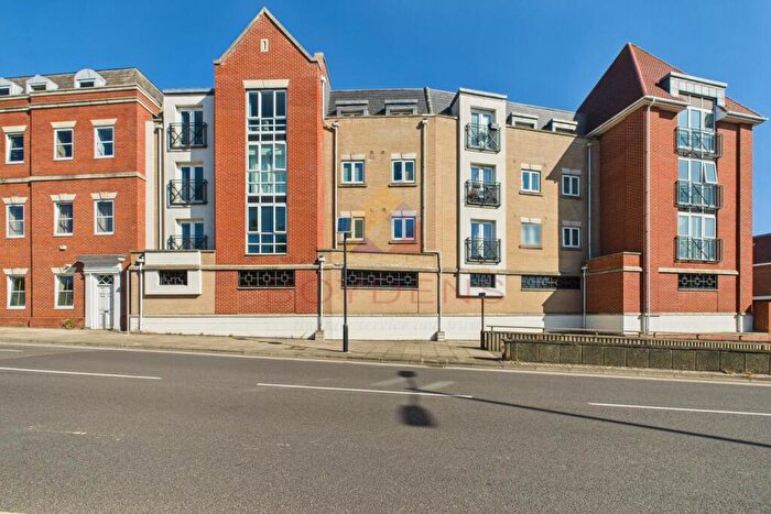 2 Bedroom Apartment For Sale In Priory Court, Colchester, CO3
